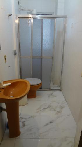 Bathroom, Apartamento Guaruja Bacaitava in Guaruja