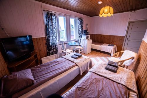 Economy Triple Room with Shared Bathroom