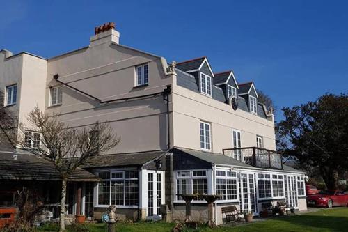 222214121 Great Trethew Manor Hotel & Self Catering Lodges
