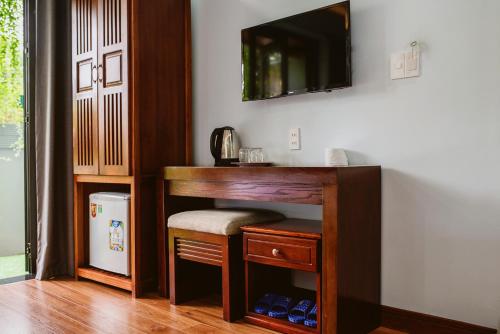 Triple Room with Balcony image 9