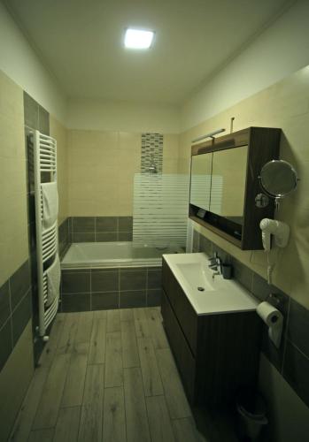 Bathroom, Sugo Panzio in Baja