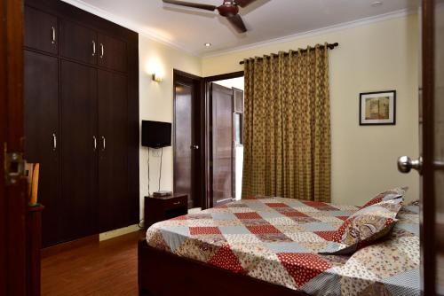 2BHK Comfortable Furnished Serviced Apartments in Hauz Khas - Woodpecker Apartments photo 4