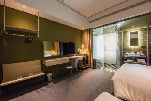 room detail thumbnail 1