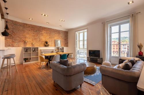 Confort y Diseño con Vistas al Casco Viejo - Apartment - Bilbao