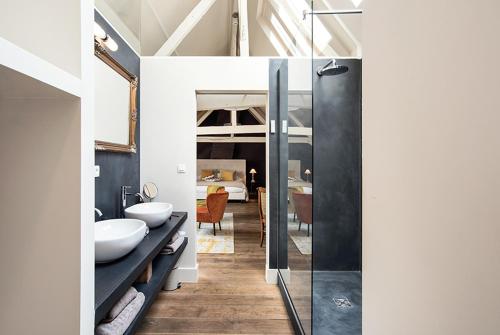 Ganda Rooms & Suites - image 13