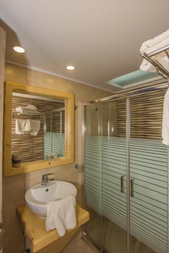 Iniohos Hotel Zante - image 9