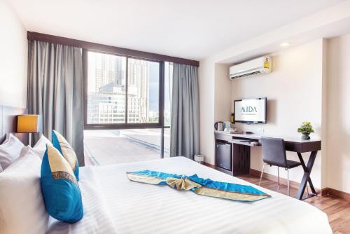 room detail thumbnail 1