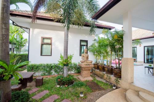 Secluded Family Pool villa in Hin Lek Fai