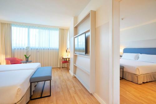 room detail thumbnail 1