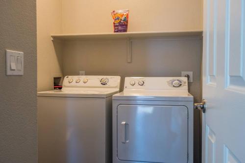 Frontdesk North Scottsdale Paradise Valley Apts AZ - image 6