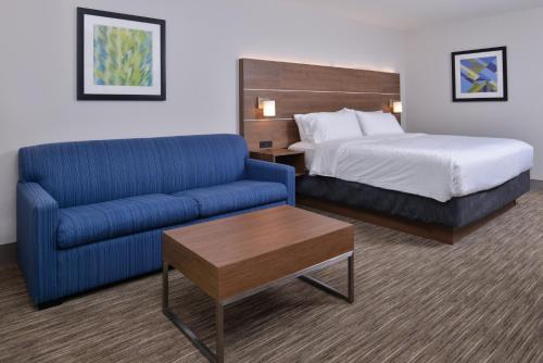 Holiday Inn Express & Suites - Marshalltown, an IHG Hotel