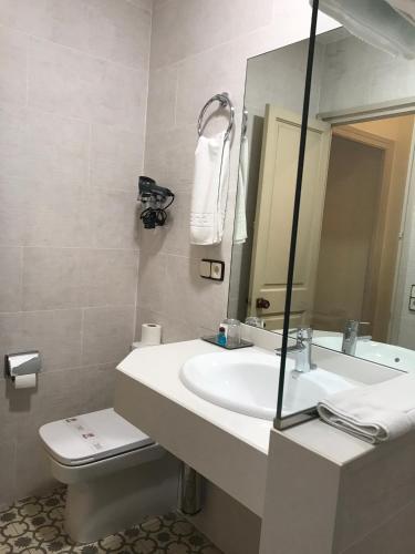 Hotel Suís - image 12
