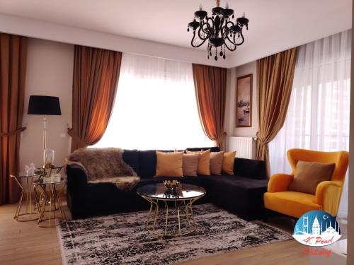  Sunny Black 2+1 Apartment on the High Floor in Istanbul