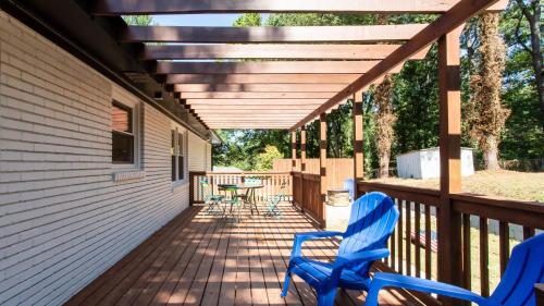 Lavish Living - 8 mins from Braves Stadium w/King in سميرنا