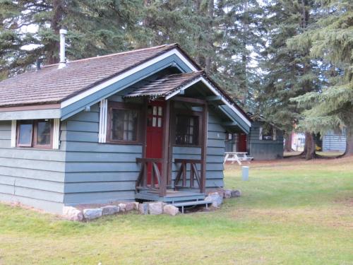 Rundle Chalets Set in a prime location of Canmore (AB), Rundle Cabins puts everything the city has to offer just outside your doorstep. The property has everything you need for a comfortable stay. Service-minded sta