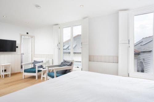 Boat House - image 5