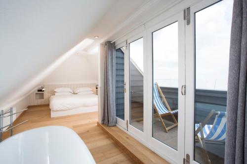 Boat House - image 10