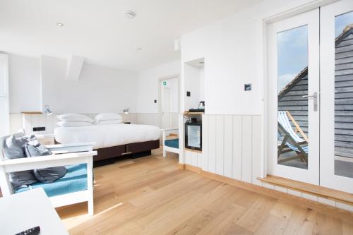 Boat House - image 6