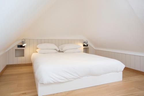 Boat House - image 14