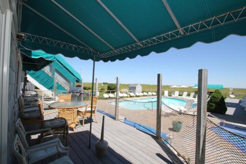 King Suite with Pool View