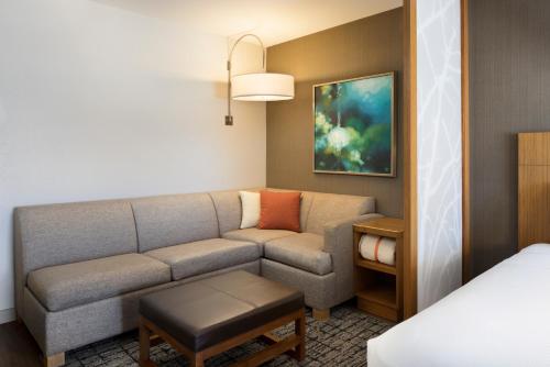 King Room with Sofa Bed - High Floor image 10