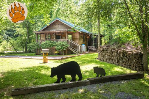 Cozy Bear, Free Attraction Tickets, Hot Tub, WIFI, Fireplace!!!