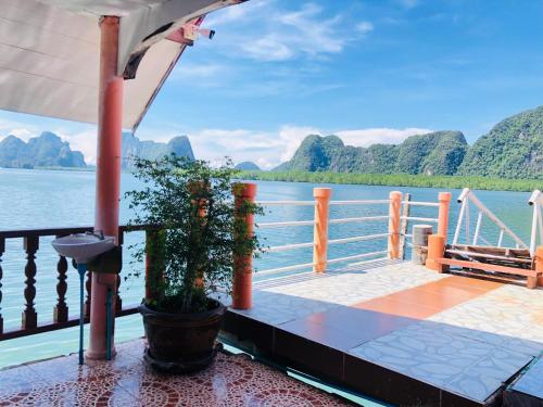 Jamesbond Bungalow Koh Panyee in Phang Nga