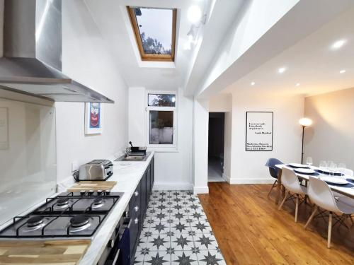 keuken, Railway Street by Switchback Stays in Splott