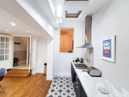 keuken, Railway Street by Switchback Stays in Splott