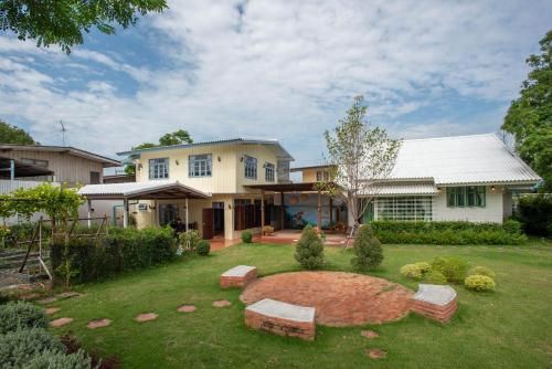 7 bedrooms, 9 beds