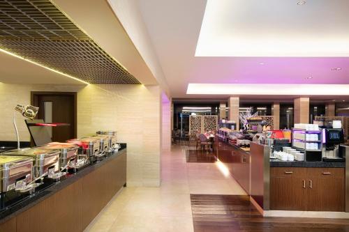 Crowne Plaza Bucharest an IHG Hotel - image 10