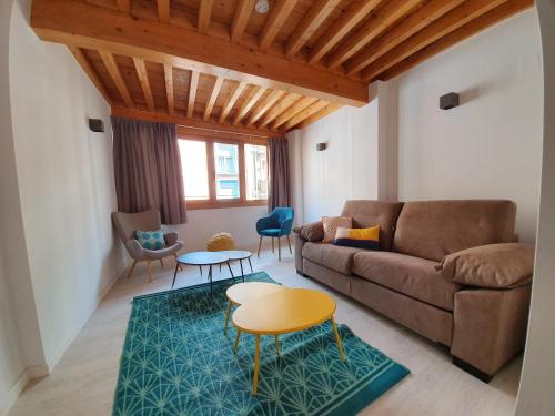 カーサ プラテリアス、18 トレス