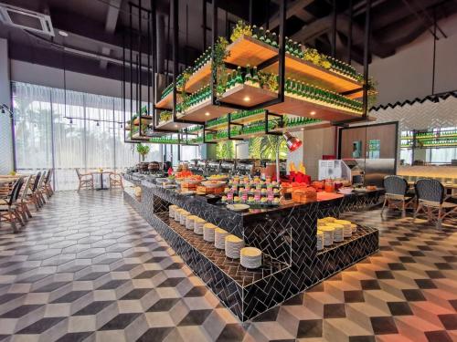 Restaurant, The Zuri Dumai in Dumai