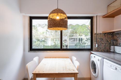 Konyha, FLH Cascais Spacious Apartment with Balcony in Marinha