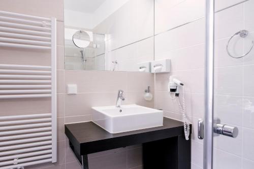 Hotel am Jungfernstieg - image 14