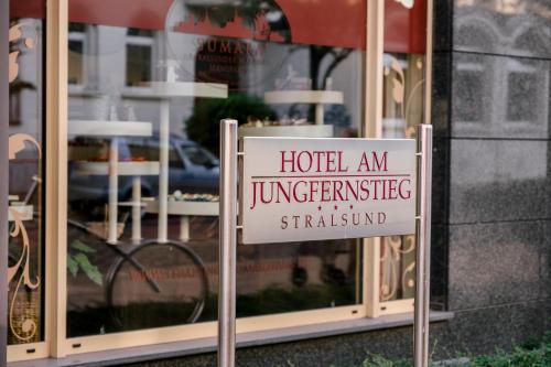 Hotel am Jungfernstieg - image 6