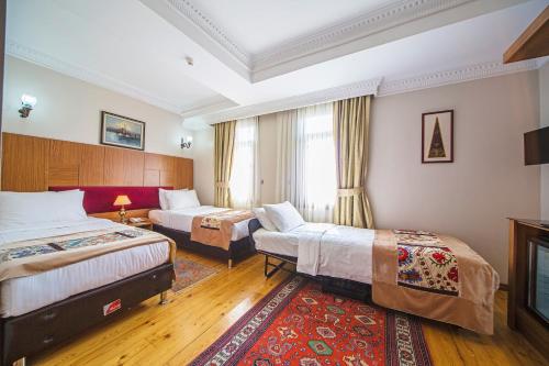 3 twin beds