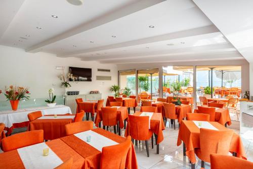 Restaurant, Garda Suite Hotel - Adults Only Hotel in Limone sul Garda