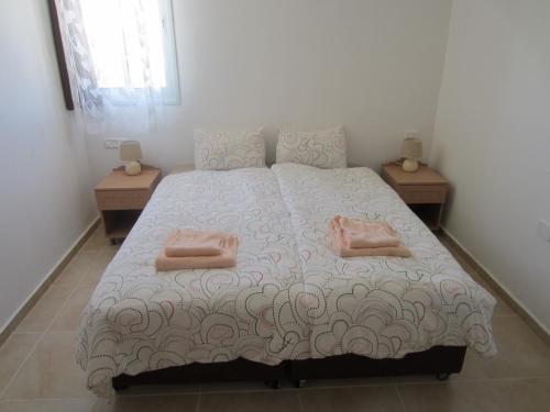 4 twin beds