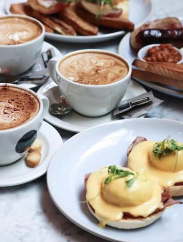 Le Monde Hotel - image 2