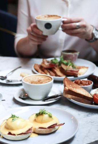 Le Monde Hotel - main image