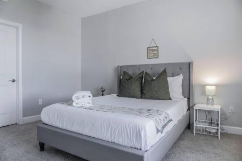 Suite + Pool + Central Location
