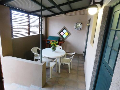 Gansbaai Central Accommodation Sleeps 2 adults in 幹斯拜