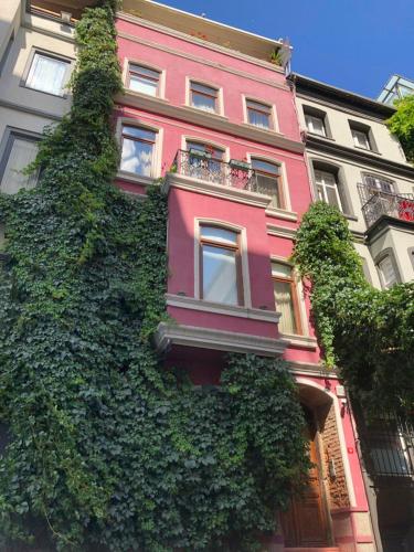  Sam, Pension in Istanbul