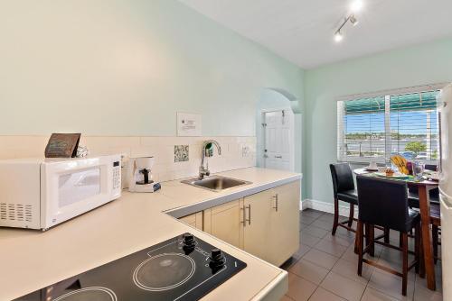 홀리데이 비치사이드 부티크 스위트 - 주방