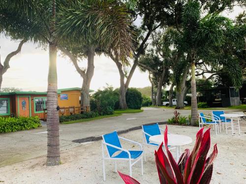 Lakeside Inn and Cafe