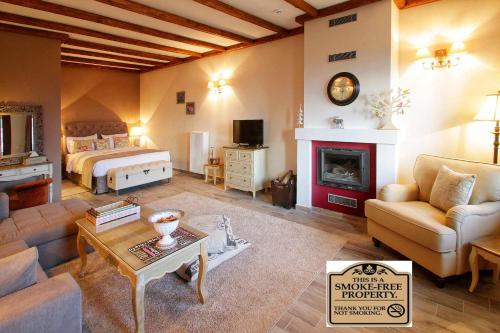 Exterior view of AlmondHouse Suites with Fireplace - ADULTS ONLY