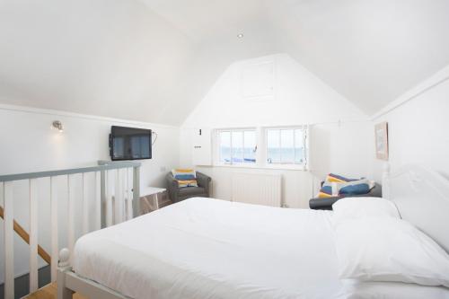 Whitstable Fisherman's Huts and New Warehouse Holiday Lets - image 6