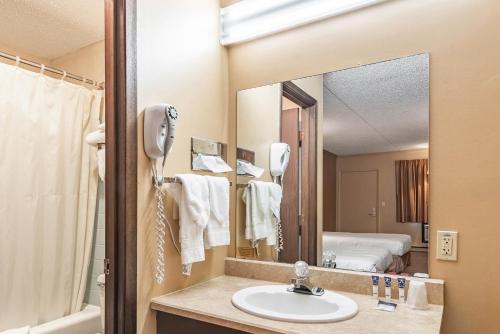 Americas Best Value Inn & Suites St. Marys