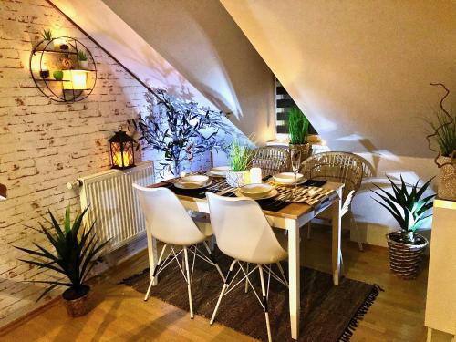 Duplex with quite terrace on Wenceslas sq., Praha (fotografie 9)